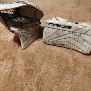 True Catalyst 7x3 Blocker and Catcher/Trapper GloveRegular (Used)