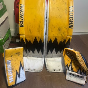 35+2 Vaughn SLR2 Pro Carbon Regular Goalie Full Set (Used)