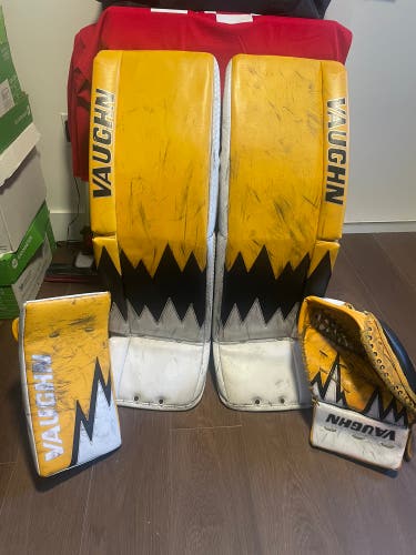 35+2 Vaughn SLR2 Pro Carbon Regular Goalie Full Set (Used)