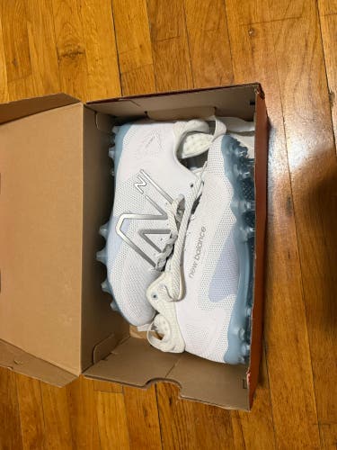 White Unisex Size M 9.5 (W 10.5) New Balance Freeze 4.0 Mid Top (New)