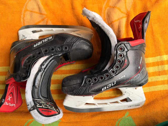 2021 Bauer Vapor 3X Pro Hockey Skates Regular Width Pro Stock Size 2.5 (Used)