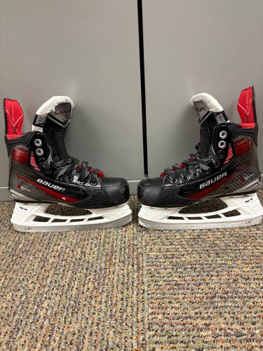 2023 Bauer Vapor X5 Pro Hockey Skates Regular Width 13.5 (Used)