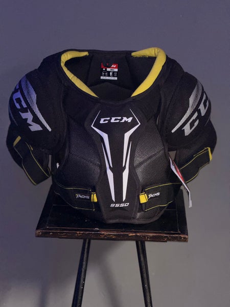 Small Senior CCM Tacks 9550 Shoulder Pads (New)