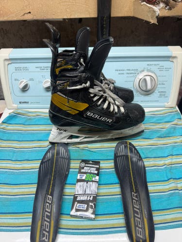2020 Bauer Supreme Ultrasonic Hockey Skates Extra Wide Width Pro Stock 8.5 (Used)