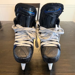 Bauer Vapor Flylite Hockey Skates Size 3.5, Regular Width and 2 Sets of Steel.