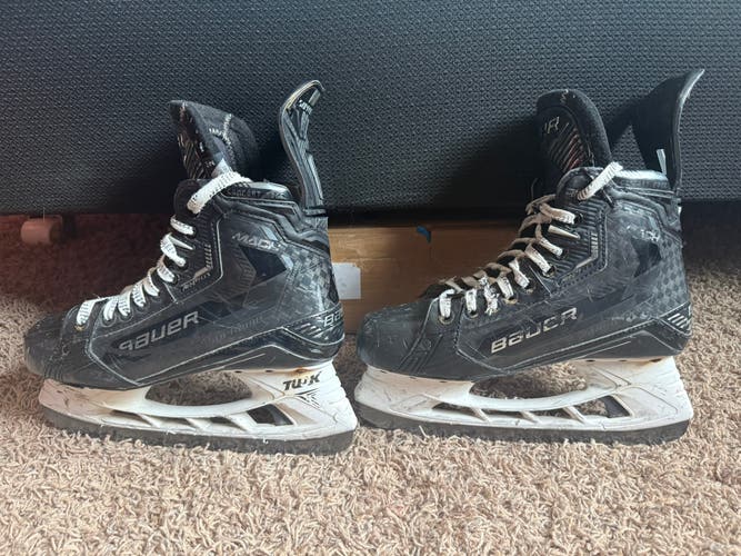 Black 2022 Bauer Supreme Mach Hockey Skates 7 (Used)