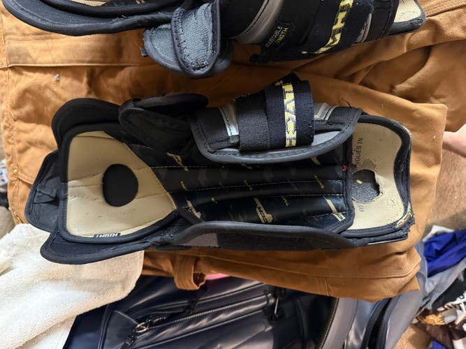 Senior CCM Tacks AS-V 13" Shin Pads (Used)