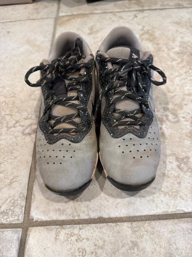 Gray Kid's 3.5Y (Big Kids / Youth) Youth Nike FastFlex Low Top Molded Cleats (Used)