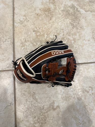 2022 Wilson A550 RH Infield Baseball Glove 11.5" (Used)