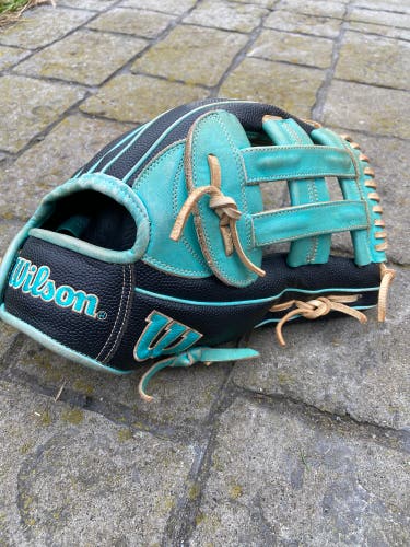 Wilson A2000 RH Baseball Glove 12.25" (Used)