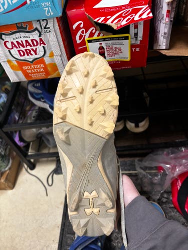 Gray Men's Size M 9.0 (W 10.0) Adult Under Armour Molded Cleats Cleats (Used)