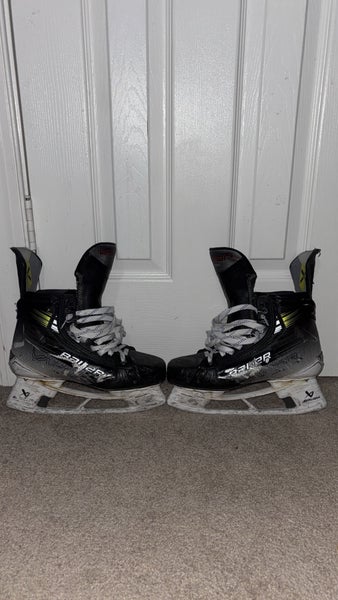 2023 Bauer Vapor Hyperlite 2 Hockey Skates Pro Stock 7 (Used)