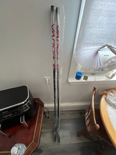 Bauer Vapor Flypro, League, Nexus sticks. P92 right handed 70-87 Flex
