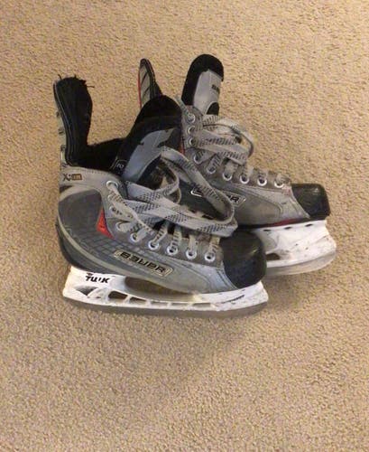 Bauer Vapor X Hockey Skates Regular Width Size 2 (Used)