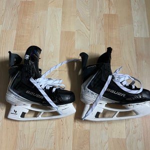 2025 Bauer Vapor Flylite Hockey Skates Regular Width Size 3.5 (Used)