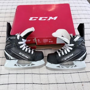CCM Tacks 9040 Hockey Skates Regular Width  Size 2 (New)