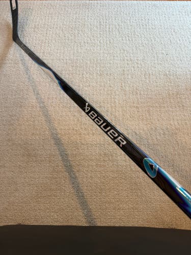 Senior Bauer Vapor Flylite Right Handed Hockey Stick P92 77 Flex (New)
