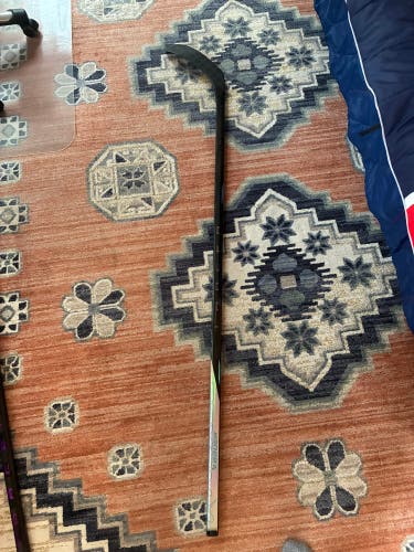 Senior Bauer Nexus Tracer Right Handed Hockey Stick P28 70 Flex (New)