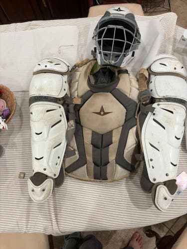 White All Star System 7 Catcher's Set (Used)
