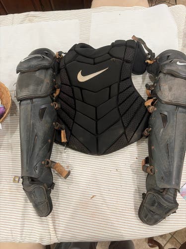 Red Nike Diamond Elite Catcher's Set (Used)