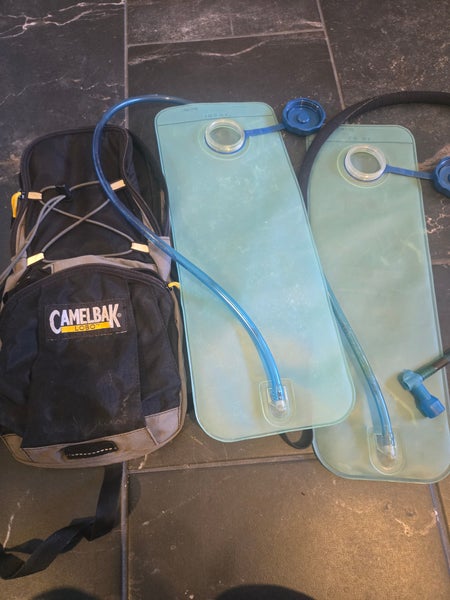 Camelbak lobo 100oz (Used)