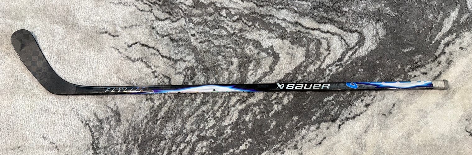 Intermediate Bauer Vapor Flylite Right Handed Hockey Stick P92 55 Flex (Used)