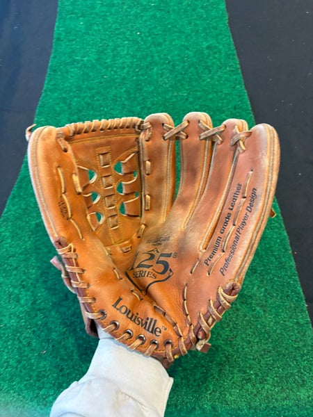 Baseball Glove: Louisville Slugger RH Baseball Glove 13" (Used)
