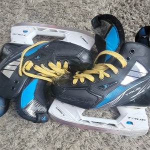 True TF7 Hockey Skates Regular Width Size 4.5 (Used)
