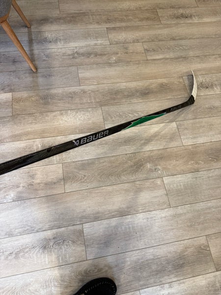 Senior Bauer Vapor Flylite Right Handed Hockey Stick 82 Flex (Used)