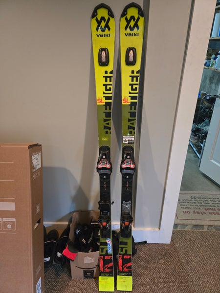 Unisex Volkl 157 cm Racing Racetiger SL Skis Without Bindings (Used)