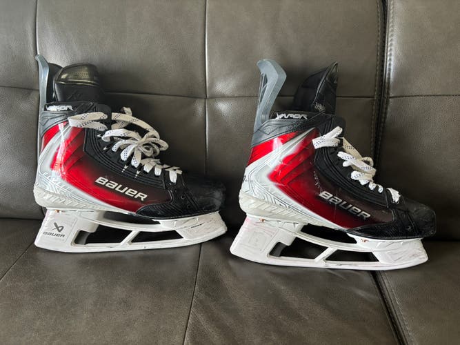 Red 2023 Bauer Vapor Hyperlite 2 Hockey Skates Regular Width 7 (Used)