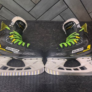 Black 2022 Bauer Supreme M4 Hockey Skates Regular Width Size 2 (New)