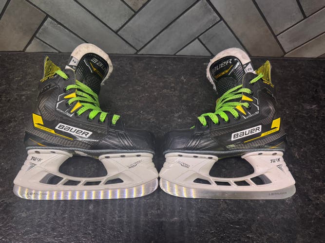Black 2022 Bauer Supreme M4 Hockey Skates Regular Width Size 2 (New)