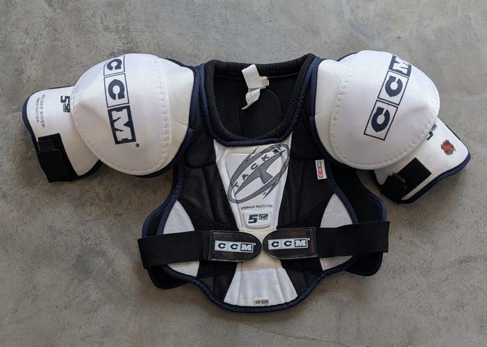 Small Senior CCM Tacks 552 Shoulder Pads (Used)