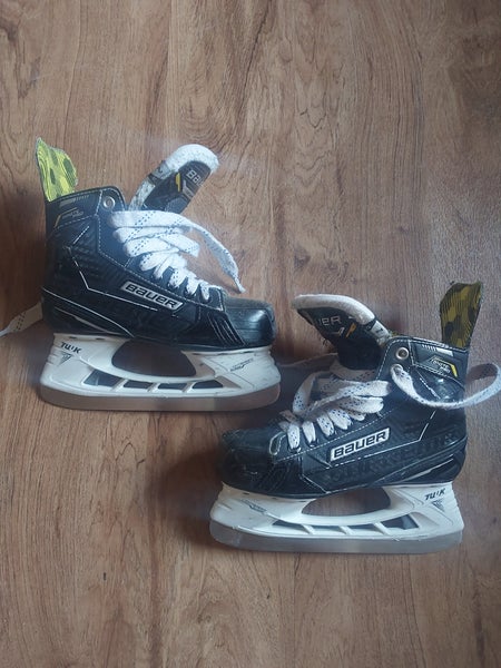 Bauer Ignite Pro Hockey Skates Size 2 (Used)