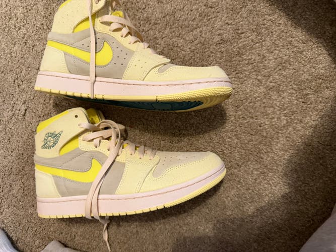 Yellow Unisex Size M 9.5 (W 10.5) Air Jordan 1 Mid Shoes (Used)