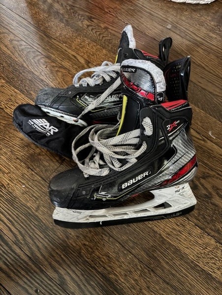 Bauer Vapor 2X Pro Hockey Skates Regular Width Size 4 (Used)