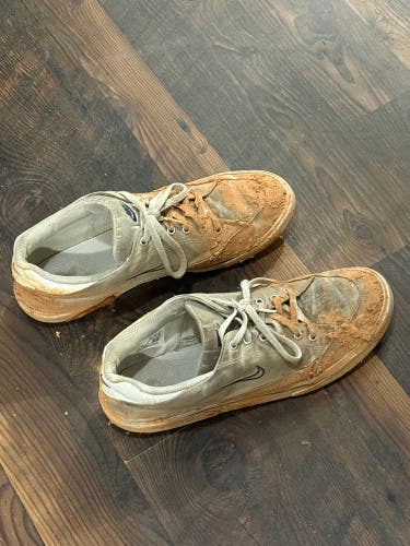 White Men's Size M 10.0 (W 11.0) Adult Nike Shoes (Used)