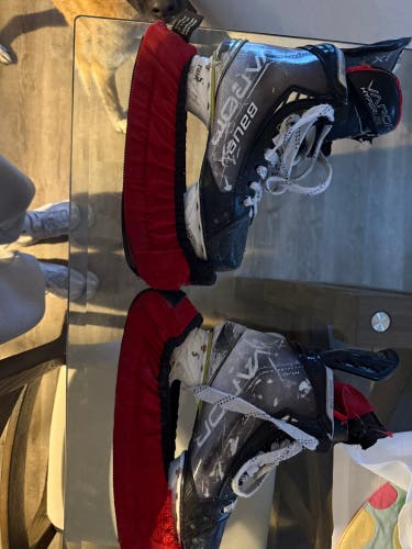 2021 Bauer Vapor Hyperlite Hockey Skates Size 6.5 (Used)