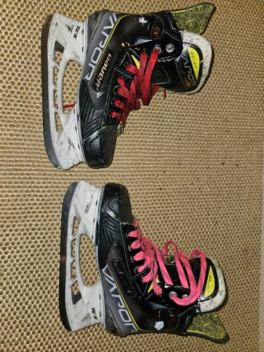Black/Yellow 2022 Bauer Vapor 3X Hockey Skates Regular Width Size 3.5 (Used)