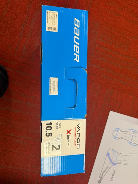 *BRAND NEW PROSHOP SALE* Bauer Vapor X5 Pro Hockey Skates 10.5 (New) FIT 2