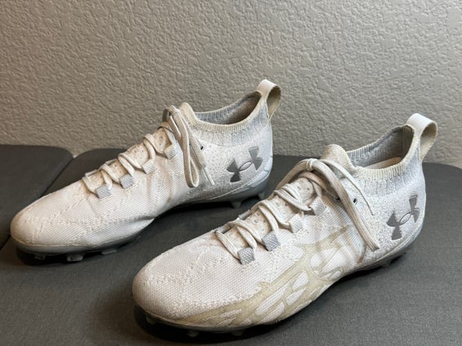 White Men's Size M 8.0 (W 9.0) Adult/Youth Under Armour Cleats (Used)