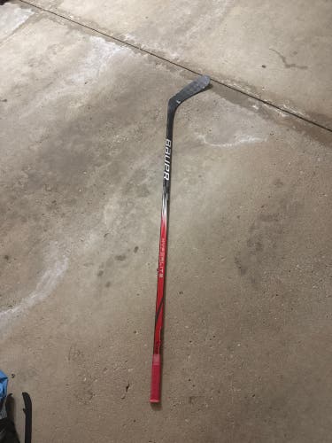 Senior Bauer Vapor Hyperlite 2 Right Handed Hockey Stick P28 82 Flex (Used)