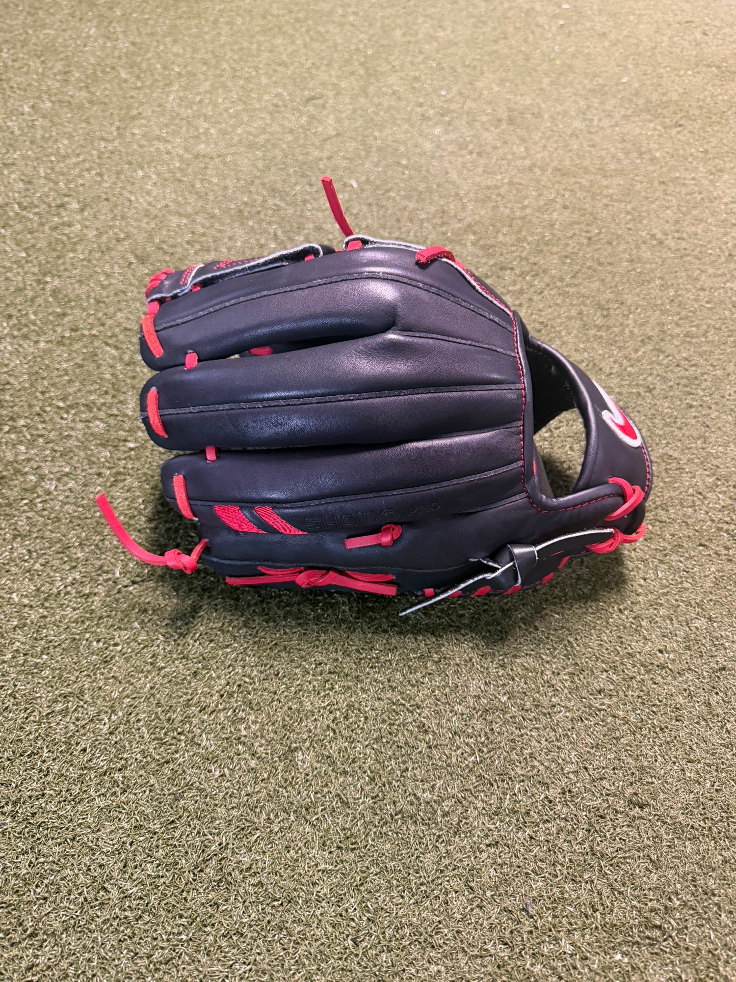 Used & Clearance Nike Shado Elite J Gloves at SidelineSwap