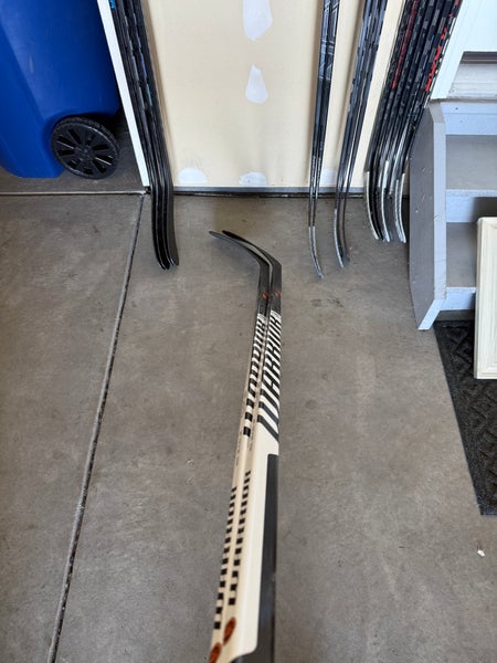 Senior Warrior Covert QR5T Right Handed Hockey Stick W03 85 Flex (New)