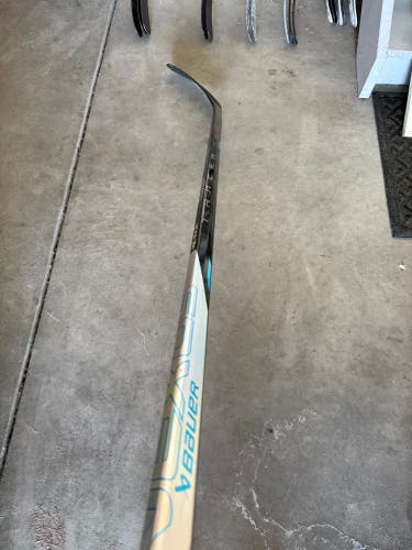 Senior Bauer Nexus Tracer Right Handed Hockey Stick P92 87 Flex (Used)
