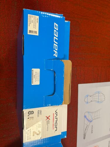 *BRAND NEW PROSHOP SALE* Bauer Vapor X5 Pro Hockey Skates 8.5 (New) FIT 2