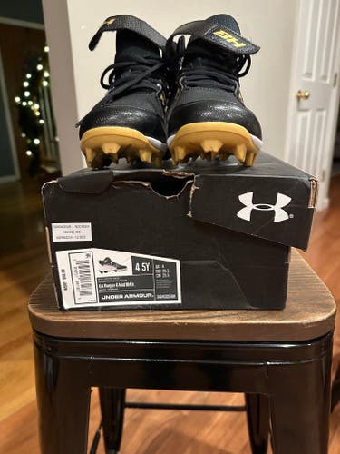 Black Kid's 4.5Y (Big Kids / Youth) Youth Under Armour High Top (New)