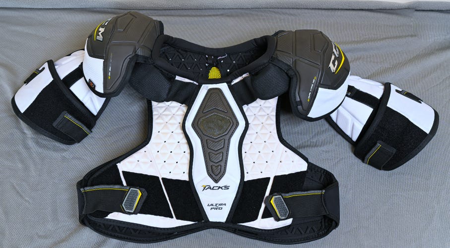 Men's Large Senior CCM Ultra Tacks Pro Shoulder Pads Pro Stock (Used)