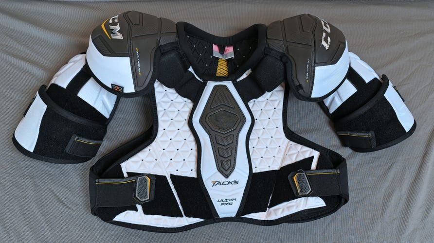 Men's Large Senior CCM Ultra Tacks Pro Shoulder Pads Pro Stock (Used)